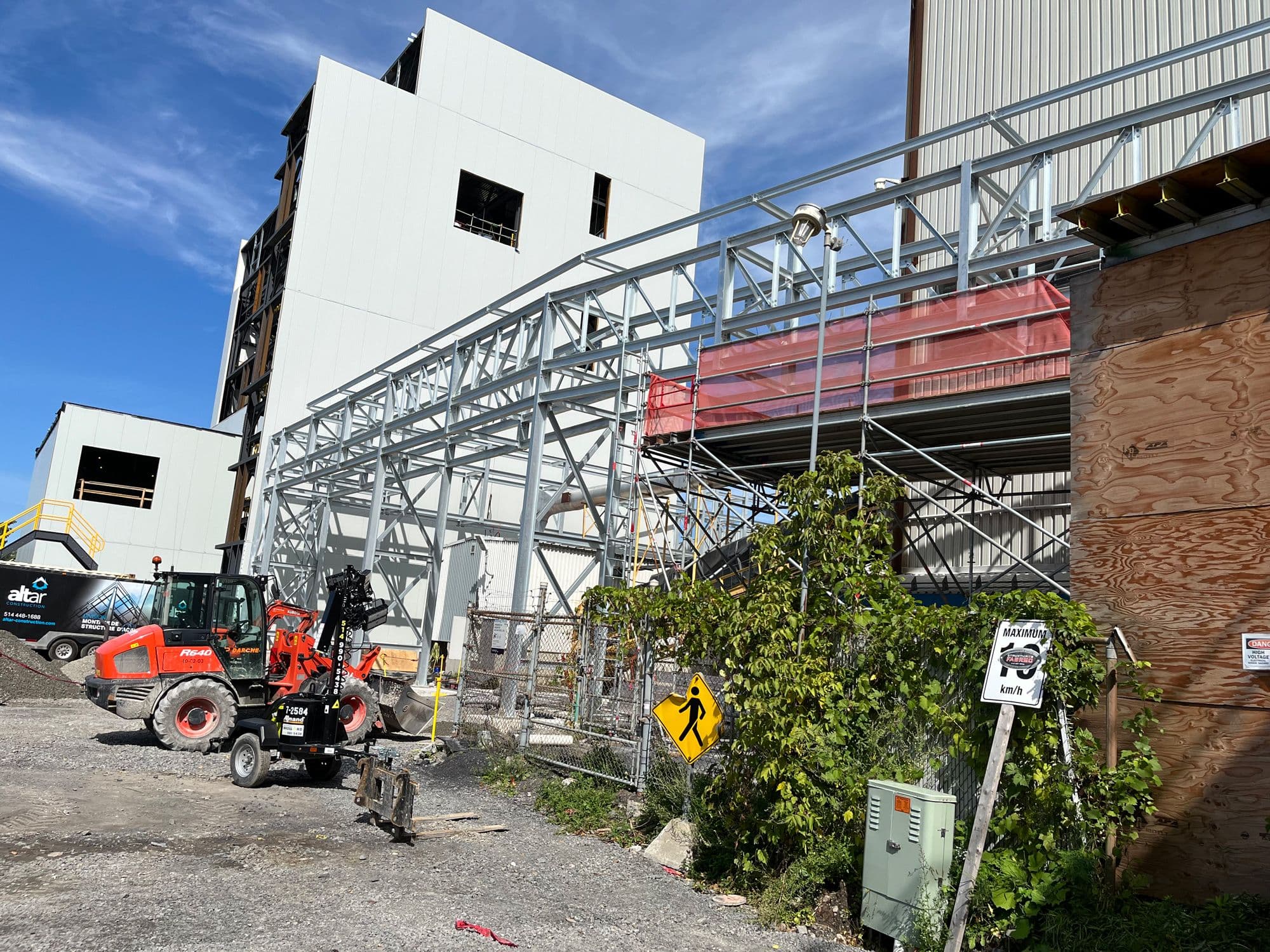 Structure d’acier et agrandissement de bâtiment industriel dans le cadre de travaux chez CertainTeed réalisé par CSL Ltée