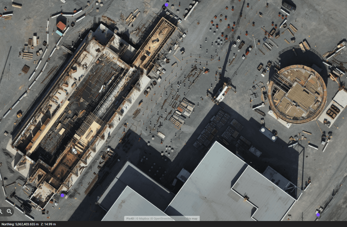 Vue aérienne des travaux de bétonnage et de coffrage sur le site industriel de Varennes Carbon Recycling réalisé par CSL Ltée